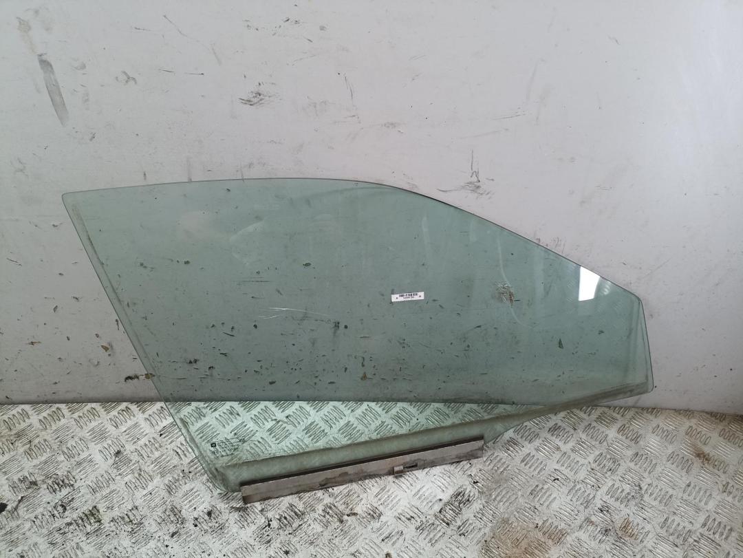 стекло двери передней правой Opel Vectra B 1998, 1.8 л., бензин, АКПП, красный, универсал, 00090081