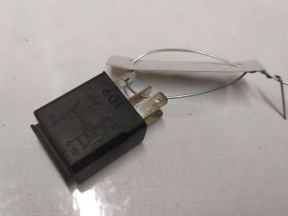 реле (прочие) Opel Zafira 2 поколение (B) [рестайлинг] 2009, 1.7 л., дизель, МКПП, красный, минивэн, 24435922