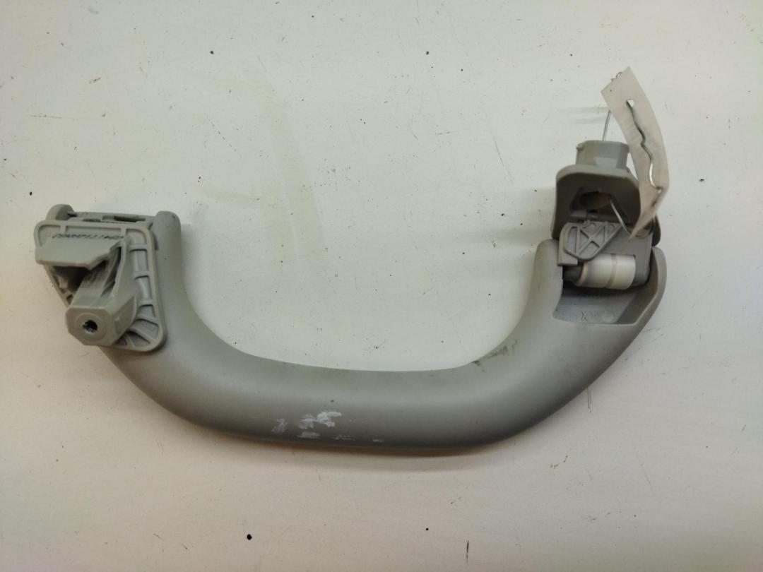 ручка внутренняя потолочная Volkswagen Touran 2012, 2.0 л., дизель, АКПП, чёрный, минивэн, 1K0857607M