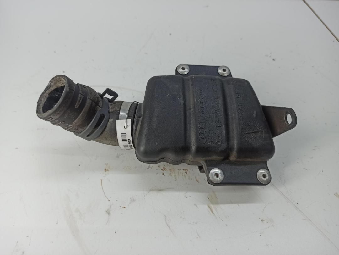 маслоотделитель (сапун) Audi A6 C5 2002, 3.0 л., бензин, АКПП, серый, седан, 06C133911B