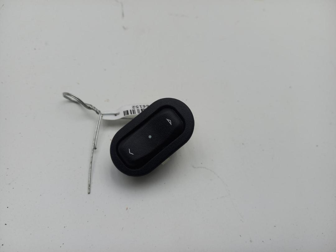 кнопка стеклоподъемника заднего правого Opel Zafira A 2001, 2.0 л., дизель, МКПП, чёрный, минивэн, 90561388