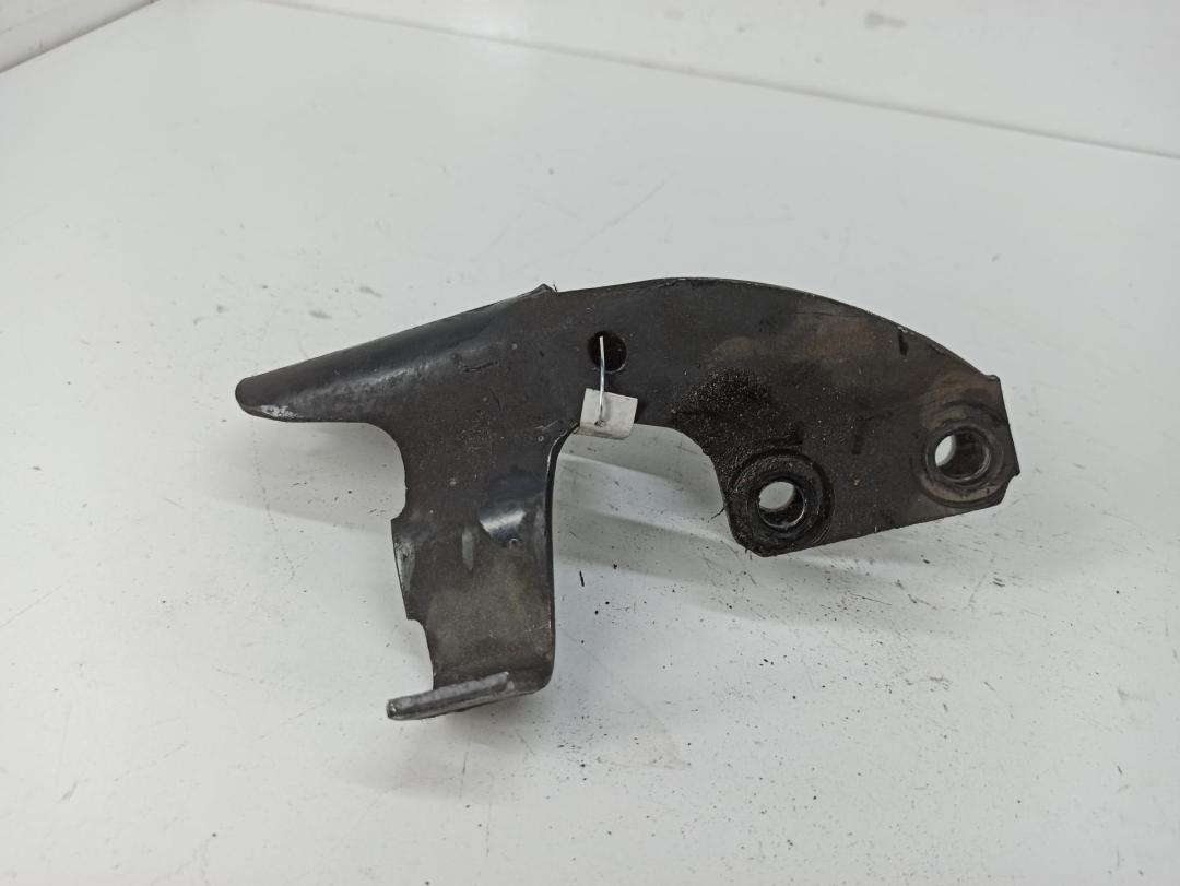кронштейн (крепление) Audi 80 B3 1990, 2.0 л., бензин, МКПП, серый, седан, 893