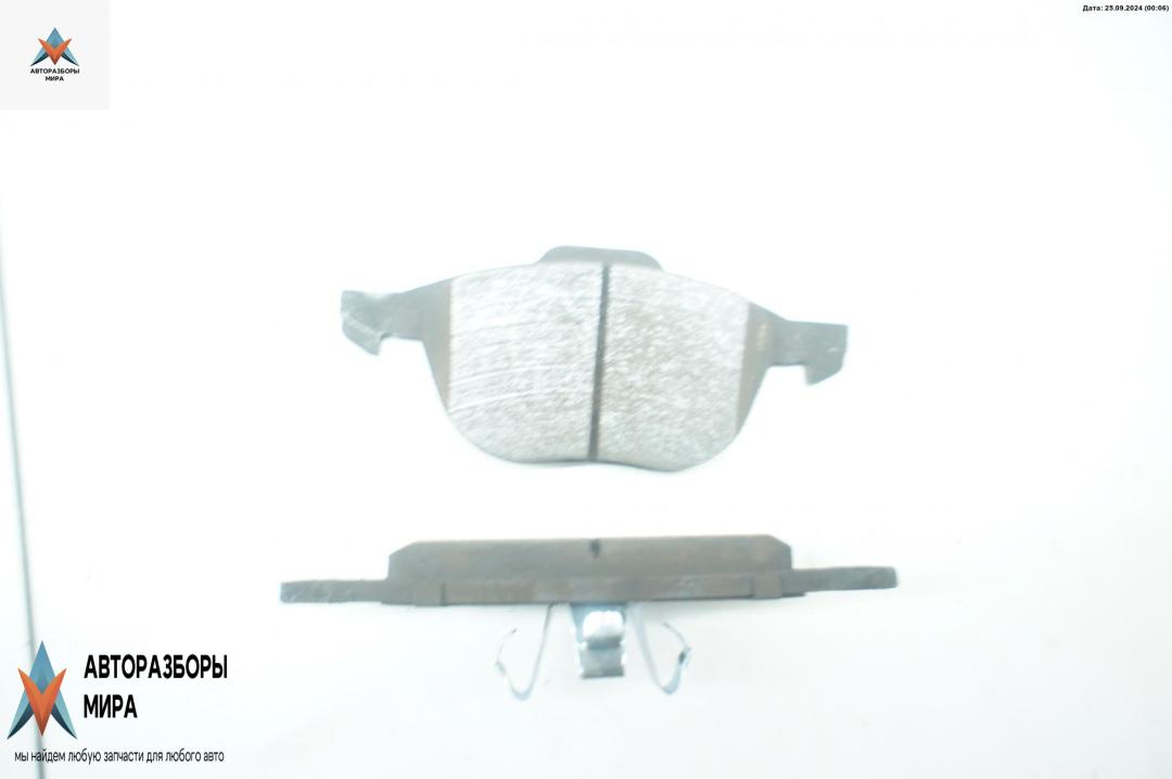Колодки тормозные передние Ford C-Max 1 поколение 2004, 2.0 л., дизель, МКПП, серый, минивэн - фото №1
