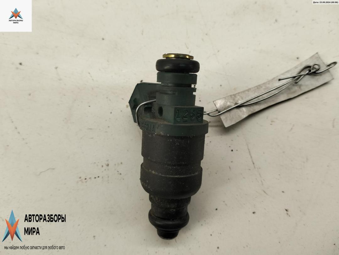 форсунка Volkswagen Golf 4 поколение 1999, 1.6 л., бензин, МКПП, синий, хетчбэк 5 дв., 037906031AA - фото №1