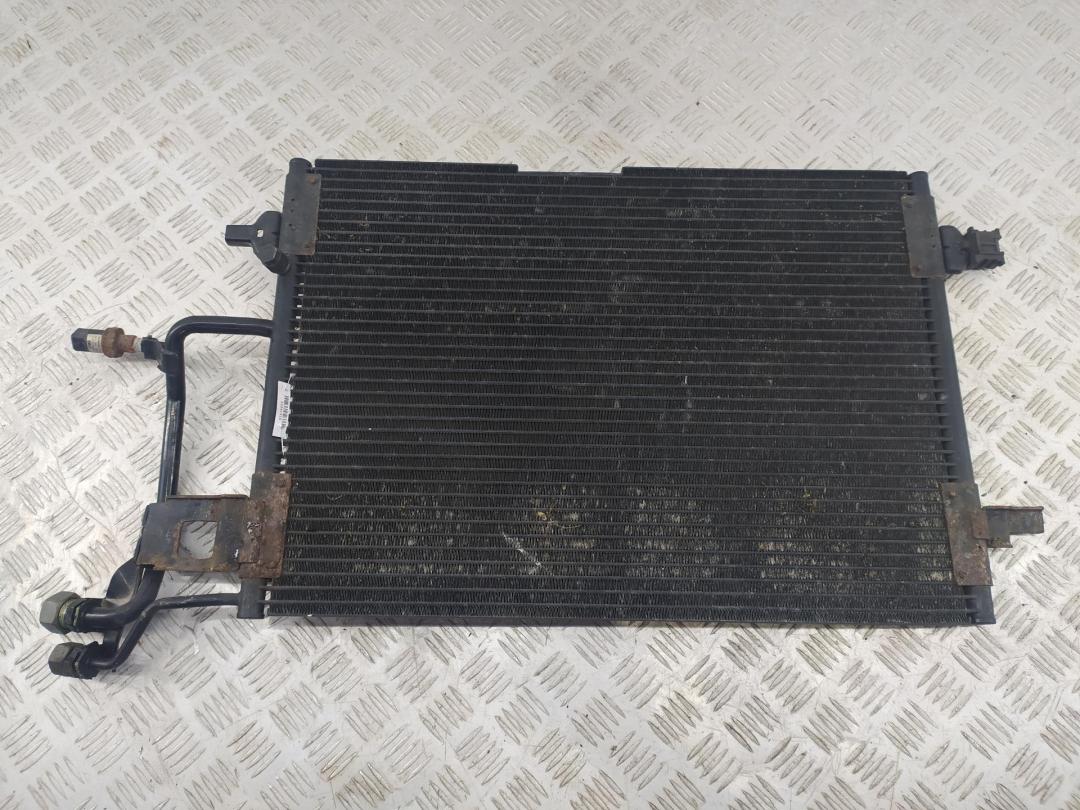 радиатор кондиционера Audi A4 B5 1996, 1.6 л., бензин, МКПП, красный, седан