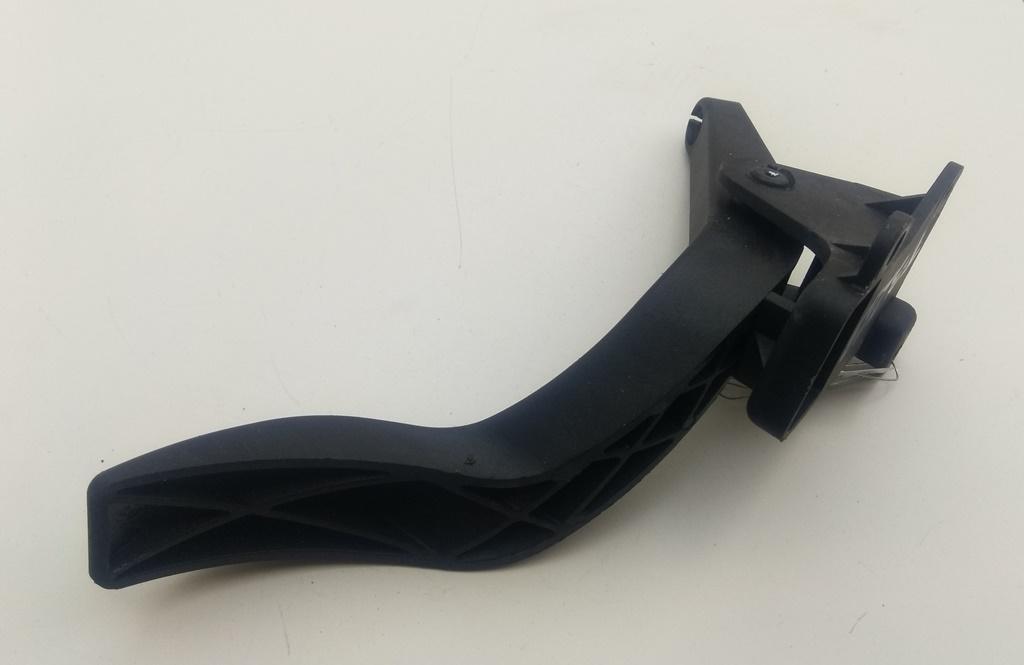 педаль Ford Focus 1 поколение 1998, 2.0 л., бензин, МКПП, серый, хетчбэк 3 дв., 98AB9P732AE - фото №1