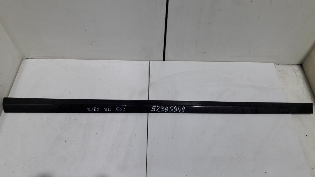 молдинг двери передней правой Mercedes-Benz C W203 2003, 2.2 л., дизель, АКПП, чёрный, хетчбэк 3 дв., 2036903082
