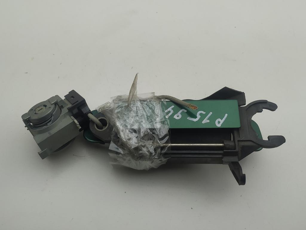 ручка наружная передняя правая Audi A4 B5 1997, 1.6 л., бензин, МКПП, зелёный, универсал, 4A0837206D