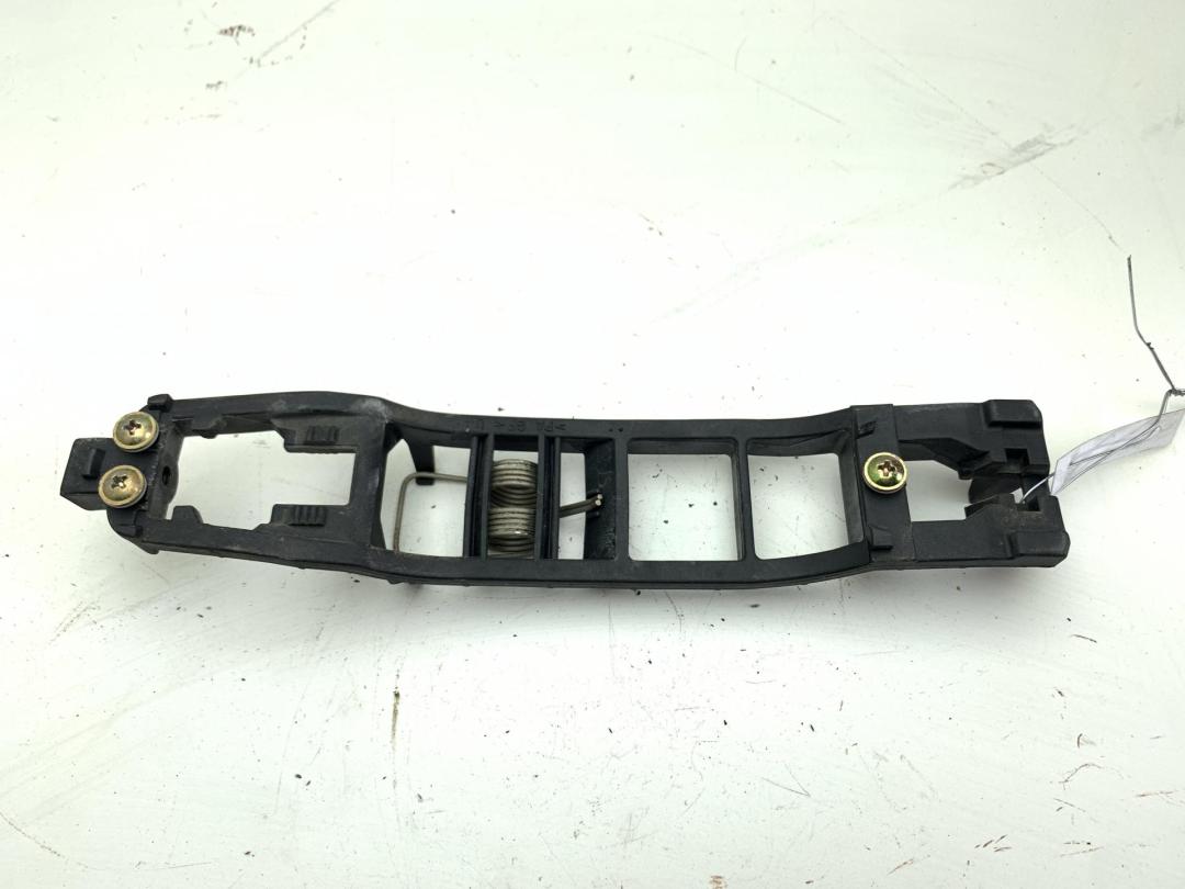 Корпус (держатель) ручки двери задней правой Mercedes-Benz C W202 1996, 1.8 л., бензин, МКПП, серый, седан