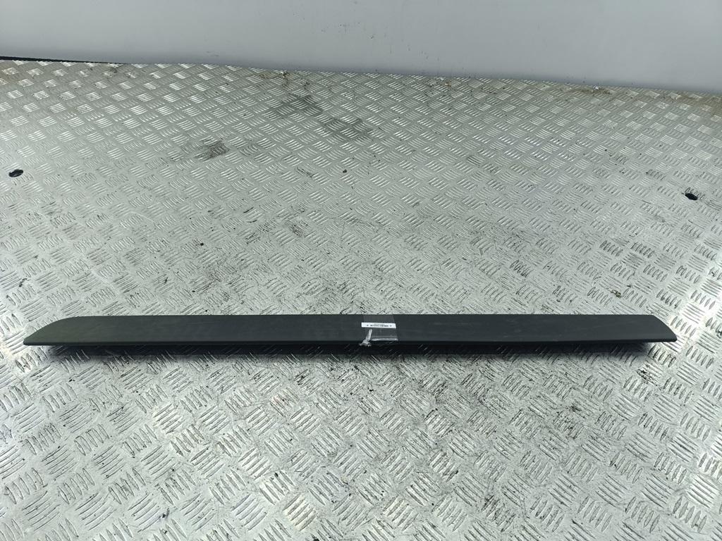 молдинг двери передней правой Renault Kangoo II 2008, 1.5 л., дизель, МКПП, красный, фургон, 8200439113