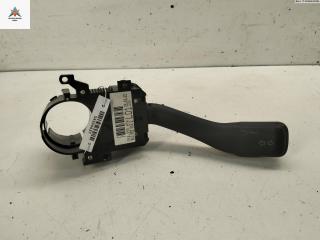 переключатель поворотов Volkswagen Golf 4 поколение 2002, 2.0 л., бензин, МКПП, чёрный, хетчбэк 5 дв., 8L0953513G