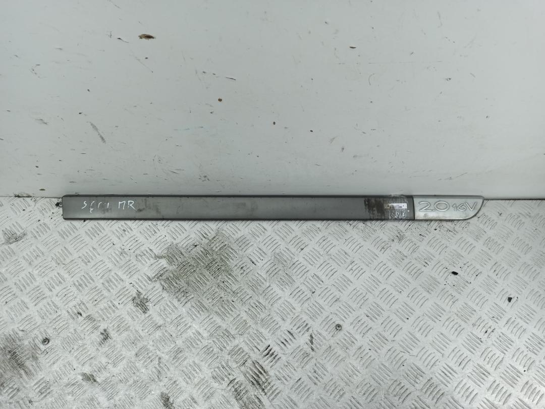 молдинг двери передней правой Renault Megane 2 поколение 2003, 2.0 л., бензин, МКПП, чёрный, хетчбэк 5 дв., 8200073471 - фото №1