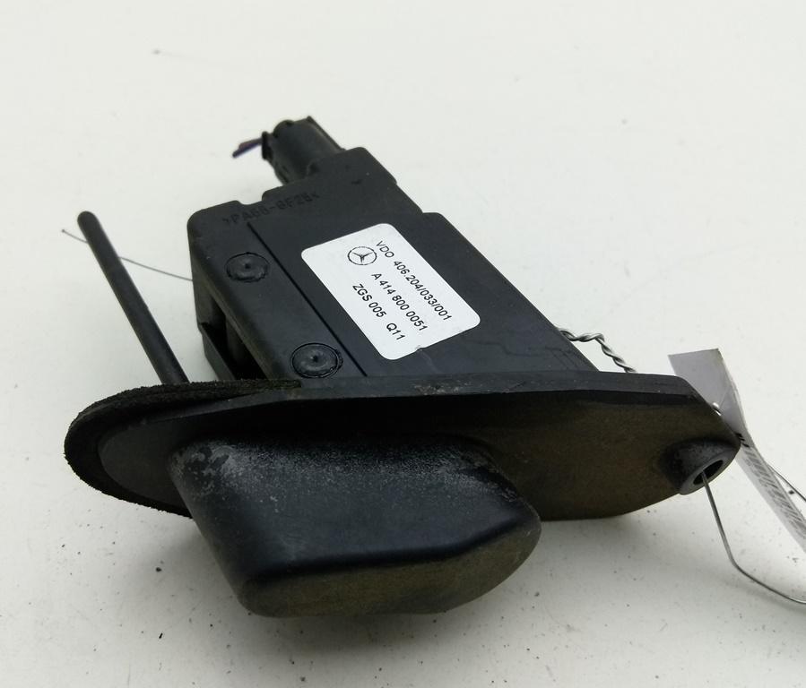 замок лючка топливного бака Mercedes-Benz Vaneo W414 2002, 1.6 л., бензин, МКПП, серый, минивэн, 4148000051