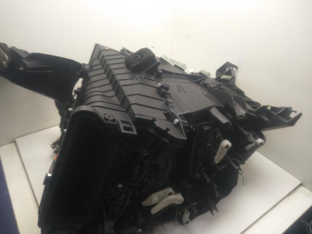 корпус отопителя (печки) Jaguar XJ 2011, 3.0 л., дизель, АКПП, чёрный, седан, AW9319B555