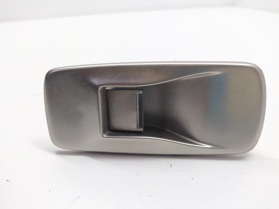 кнопка стеклоподъемника переднего правого Jaguar XF X250 2008, 2.7 л., дизель, АКПП, серый, седан - фото №1