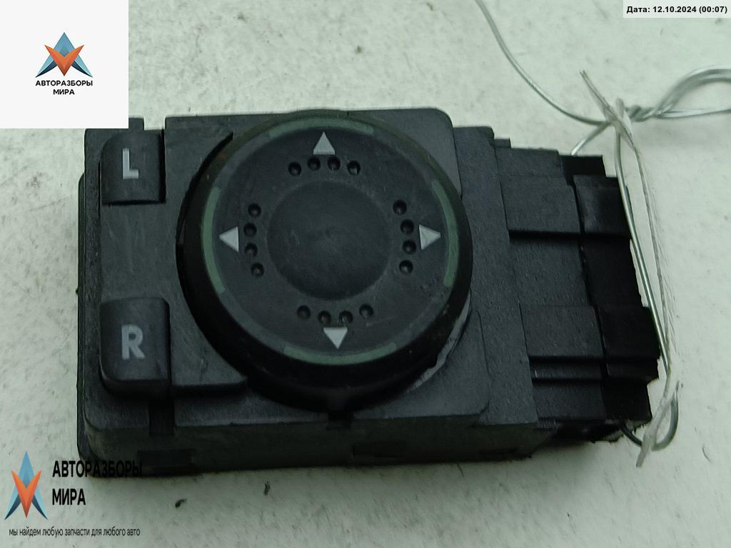 джойстик регулировки зеркал Volkswagen Passat B5 1997, 1.6 л., бензин, МКПП, серый, седан - фото №1