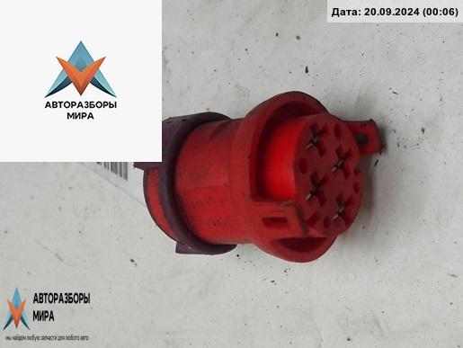 разъем (фишка) проводки Volkswagen Passat B5 1998, 1.6 л., бензин, МКПП, красный, универсал, 813971959 - фото №1