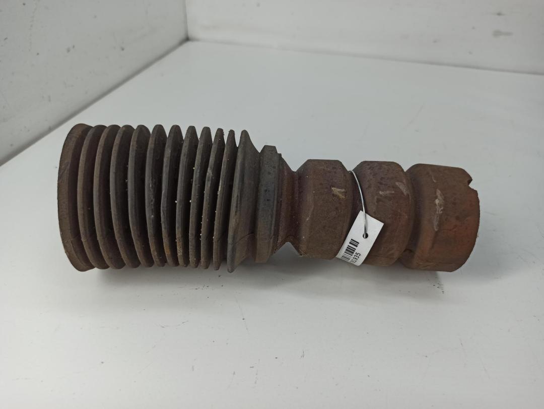 пыльник и отбойник амотртизатора Audi A4 B5 1998, 1.8 л., бензин, МКПП, красный, универсал