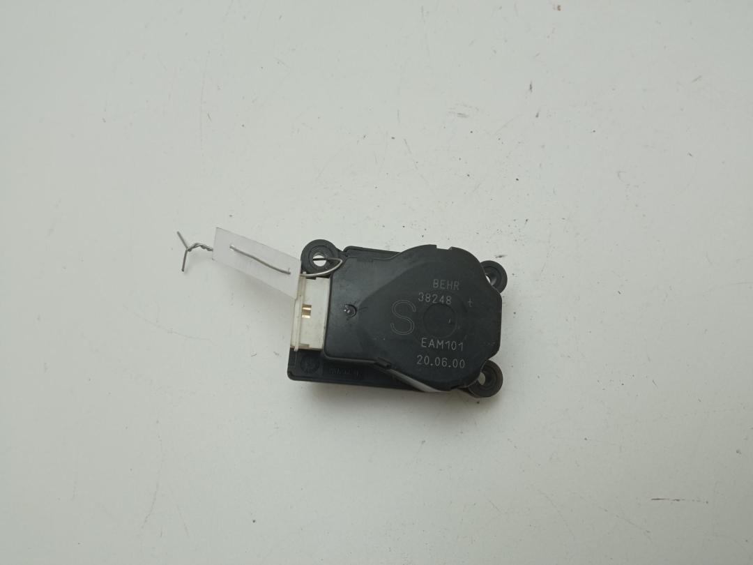 моторчик заслонки печки Volvo V70 2001, 2.4 л., бензин, МКПП, синий, универсал, 38248