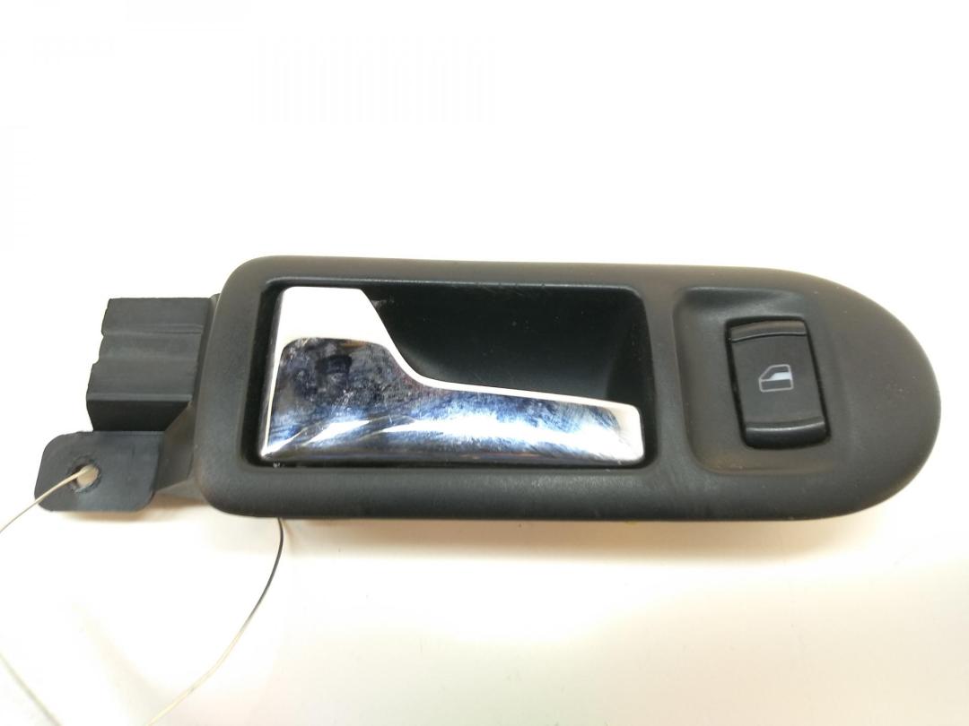 кнопка стеклоподъемника переднего левого Volkswagen Bora 2003, 1.9 л., дизель, МКПП, зелёный, седан