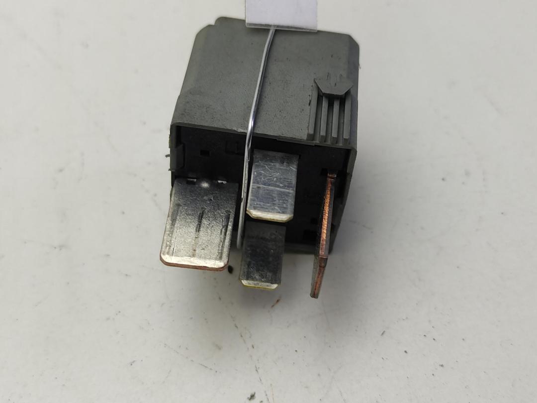 реле (прочие) Mercedes-Benz E-Класс W211/S211 2002, 1.8 л., бензин, МКПП, серый, универсал, 0025422619 - фото №1