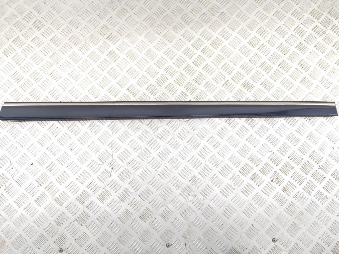 молдинг двери передней правой Mercedes-Benz C-Класс W203/S203/CL203 2002, 3.2 л., бензин, АКПП, чёрный, седан - фото №1