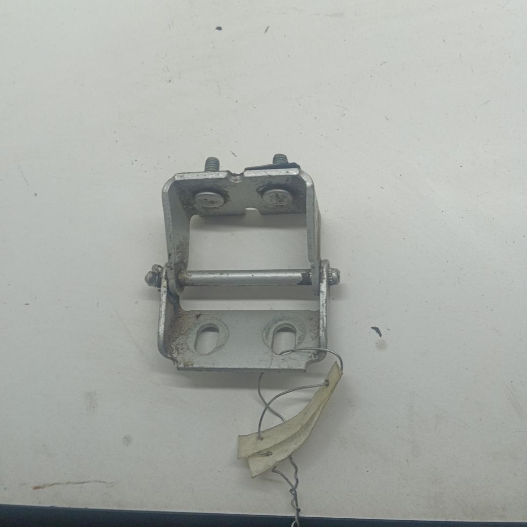 петля крышки багажника Ford Mondeo II 1999, серый, универсал