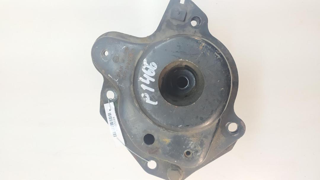 подушка крепления двигателя Volkswagen Polo 1994, 1.3 л., бензин, МКПП, серый, хетчбэк 3 дв., 6N0199561B