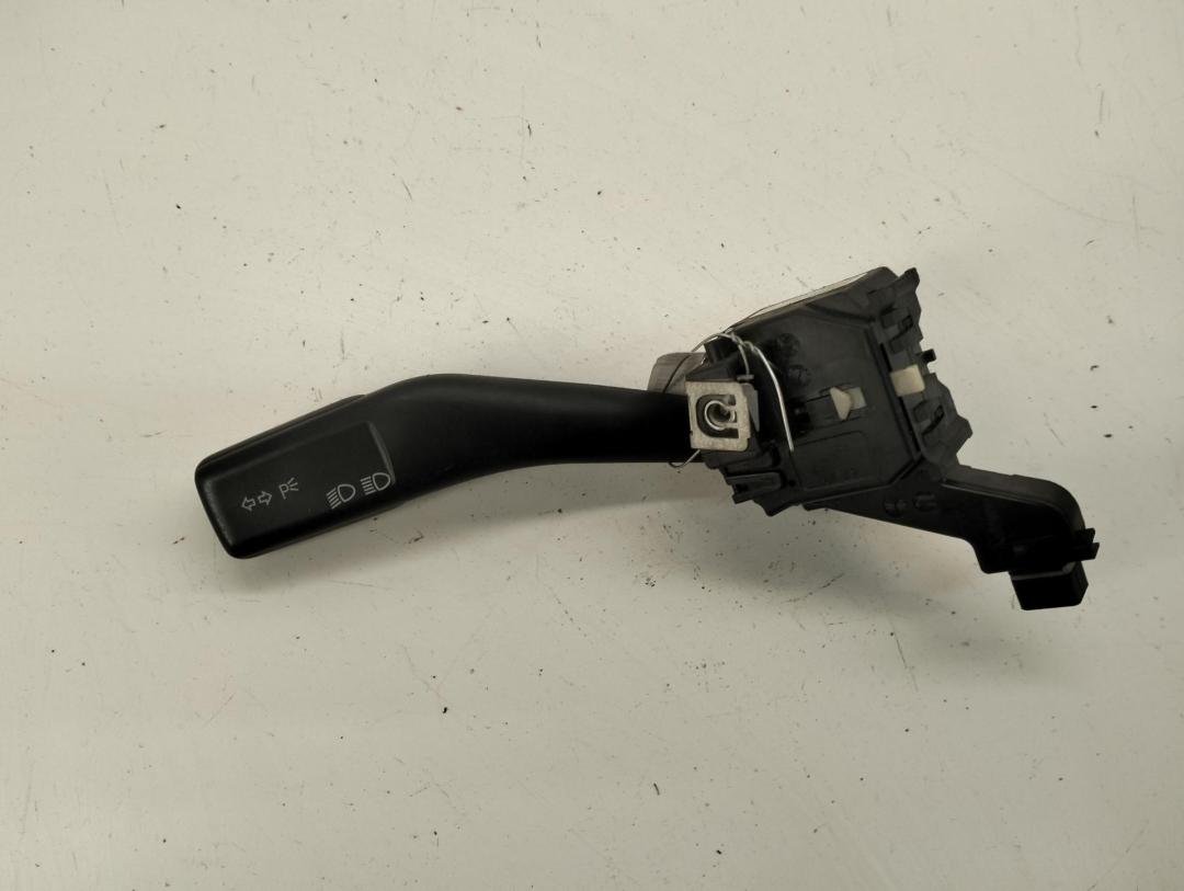 переключатель поворотов Volkswagen Touran 2004, 1.6 л., бензин, МКПП, синий, минивэн, 1K0953513