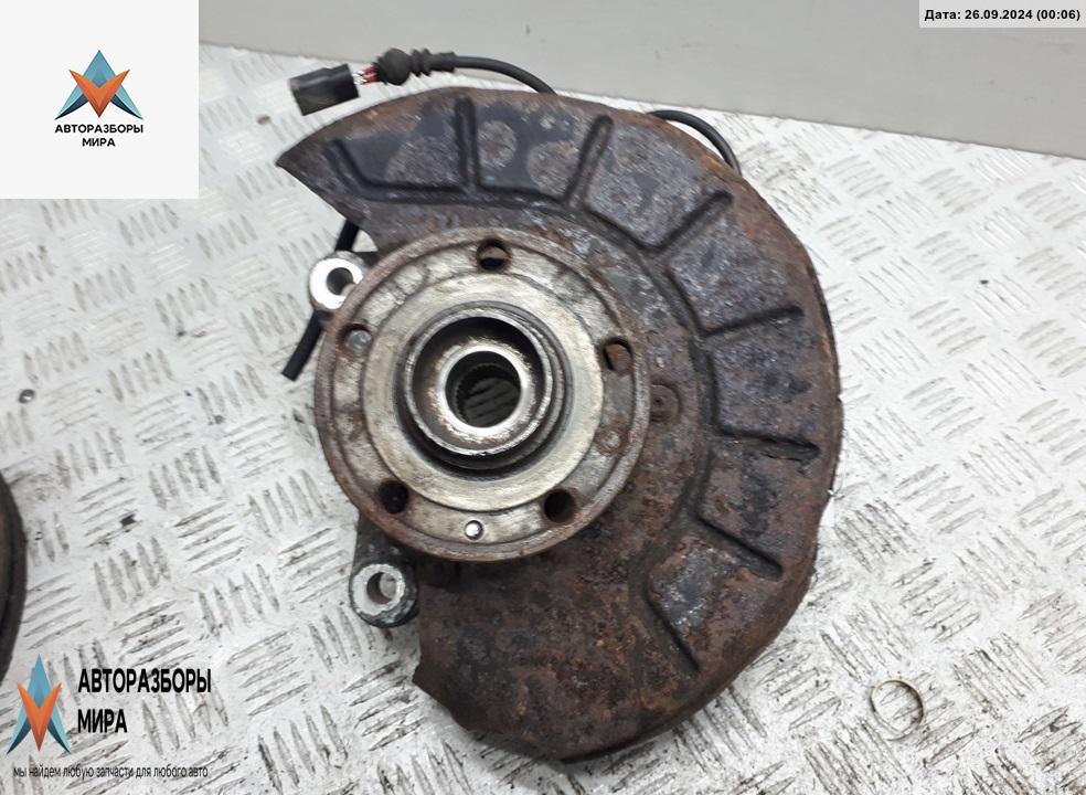 ступица передняя левая Volkswagen Passat B6 2005, 2.0 л., бензин, МКПП, серый, универсал - фото №1