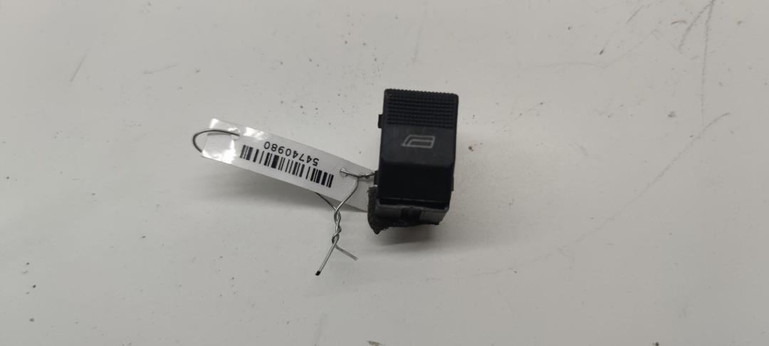 кнопка стеклоподъемника переднего левого Audi A4 B5 1996, 1.8 л., бензин, АКПП, серый, седан, 4D0959855