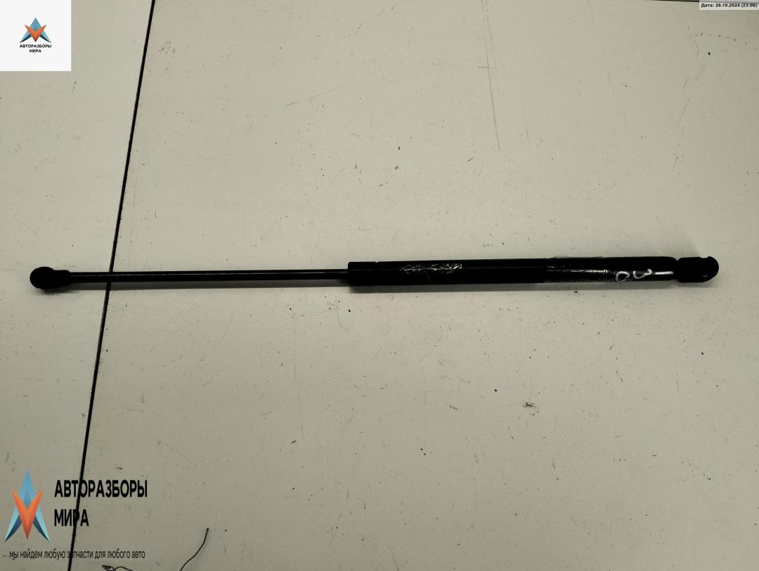 амортизатор крышки багажника (3-5 двери) Volkswagen Passat B5 1999, 1.9 л., дизель, МКПП, красный, универсал - фото №1