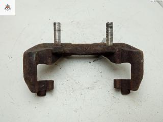 скоба суппорта Saab 900 2 поколение 1994, 2.0 л., бензин, АКПП, чёрный, хетчбэк 3 дв.