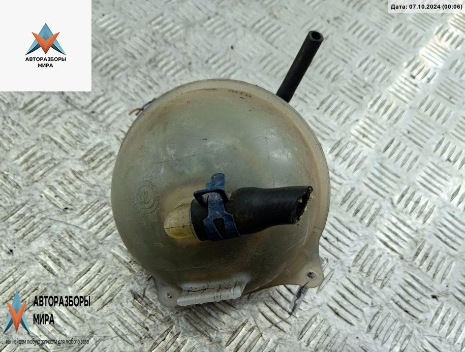 бачок расширительный Volkswagen Golf 3 поколение 1996, 1.8 л., бензин - фото №1