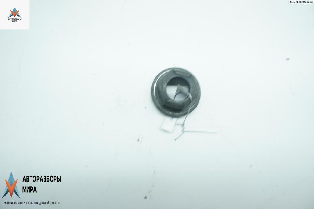 гайка Ford Mondeo 2 поколение 1996, 1.8 л., бензин, МКПП, синий, хетчбэк 5 дв. - фото №1