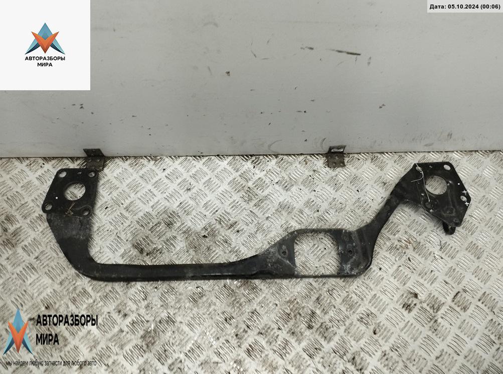 балка под радиатор Audi A4 B5 1994, 1.8 л., бензин, МКПП, красный, седан - фото №1