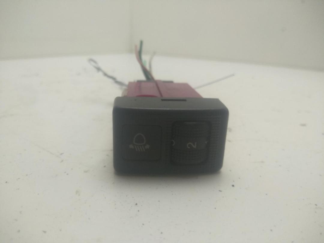 кнопка корректора фар Mazda 626 GF 1998, 2.0 л., дизель, МКПП, синий, универсал, GF3H8E23 - фото №1