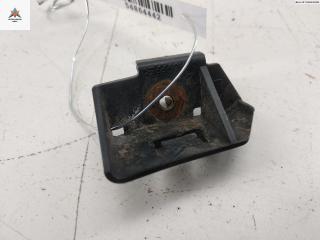 кронштейн переднего бампера Subaru Forester 2 поколение (SG) 2003, 2.0 л., бензин, АКПП, красный, внедорожник 5 дв.