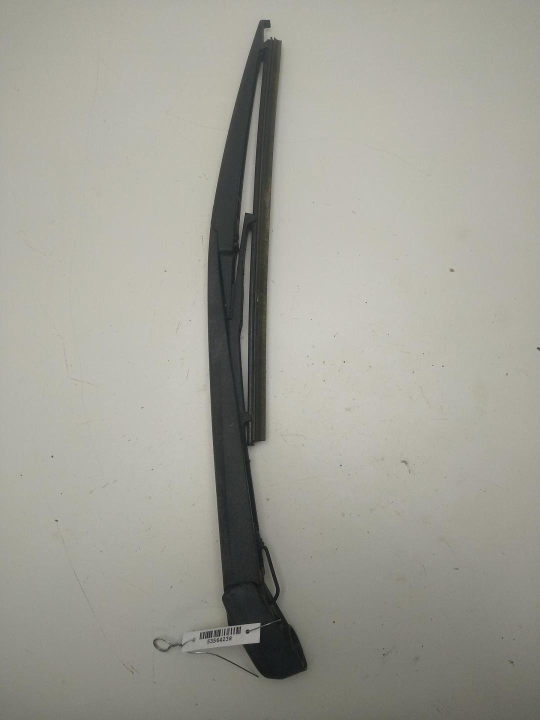 Щеткодержатель (поводок стеклоочистителя) задний Mazda 6 GG/GY 2006, 2.0 л., дизель, МКПП, серый, универсал