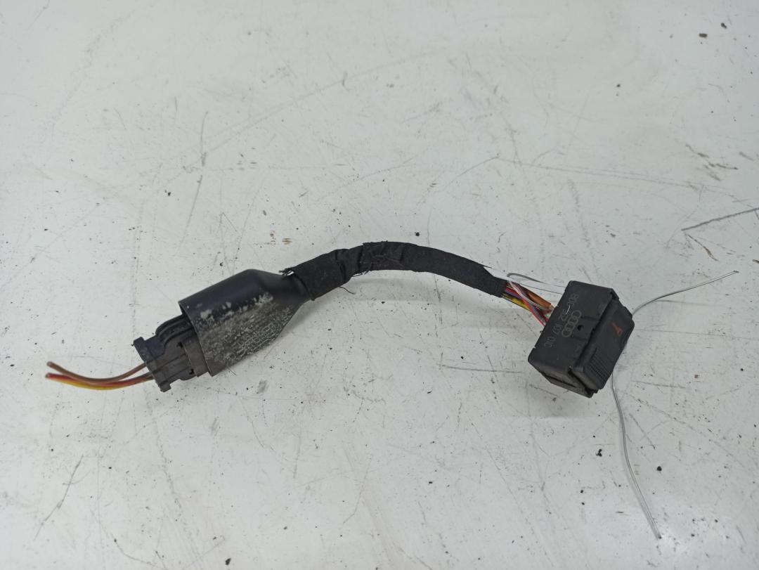 кнопка центрального замка Audi A4 B5 1997, 2.8 л., бензин, МКПП, серый, седан, 8L0962107