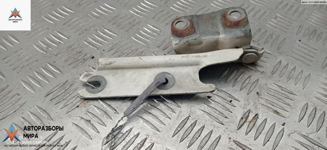 петля капота левая Mazda 323C BA 1995, белый, хетчбэк 3 дв. - фото №1