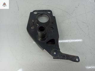 кронштейн (крепление) Audi A6 4B/C5 1999, 2.4 л., бензин, МКПП, серый, универсал, 4B0805498A
