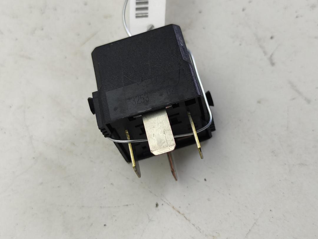 реле (прочие) Mercedes-Benz E-Класс W211/S211 2002, 1.8 л., бензин, МКПП, серый, универсал, 0025421319.1 - фото №1