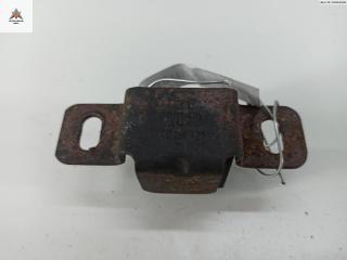 кронштейн радиатора Audi A6 4B/C5 2000, 2.5 л., дизель, МКПП, чёрный, универсал, 4D0260427