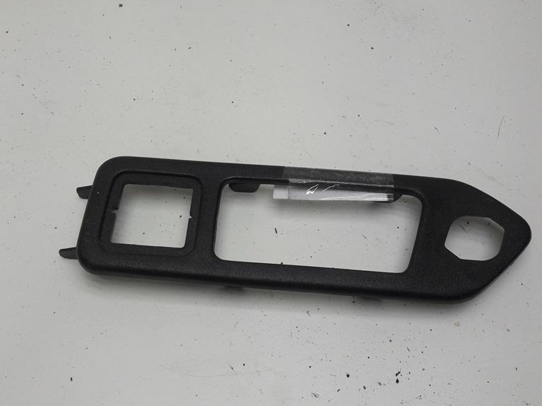 накладка декоративная Volkswagen Passat B3 1991, 1.8 л., бензин, АКПП, красный, седан, 357837248A - фото №1