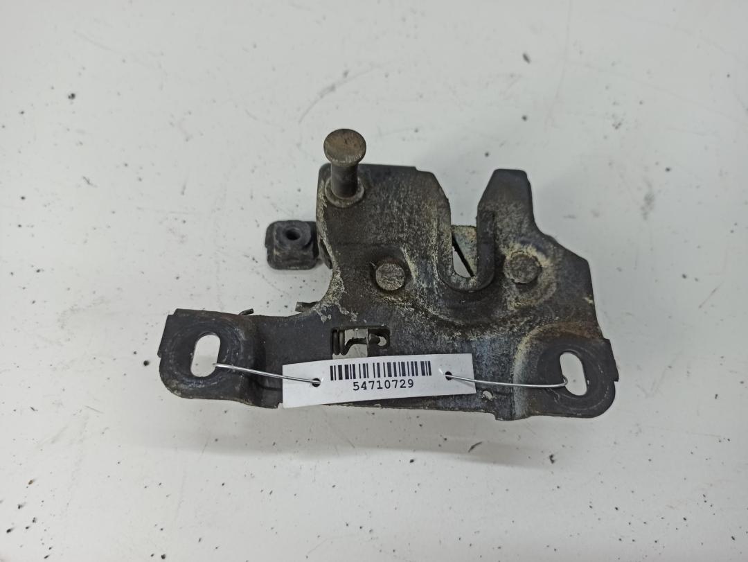 замок капота Audi A4 B5 1997, 1.6 л., бензин, МКПП, чёрный, универсал, 8D0823509L