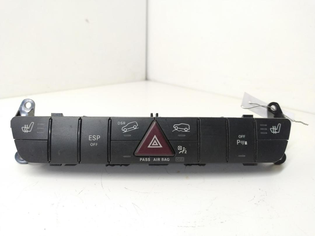 кнопка аварийной сигнализации Mercedes-Benz M-Class ML W164 2006, 3.0 л., дизель, АКПП, серый, внедорожник 5 дв., 1648709910 - фото №1