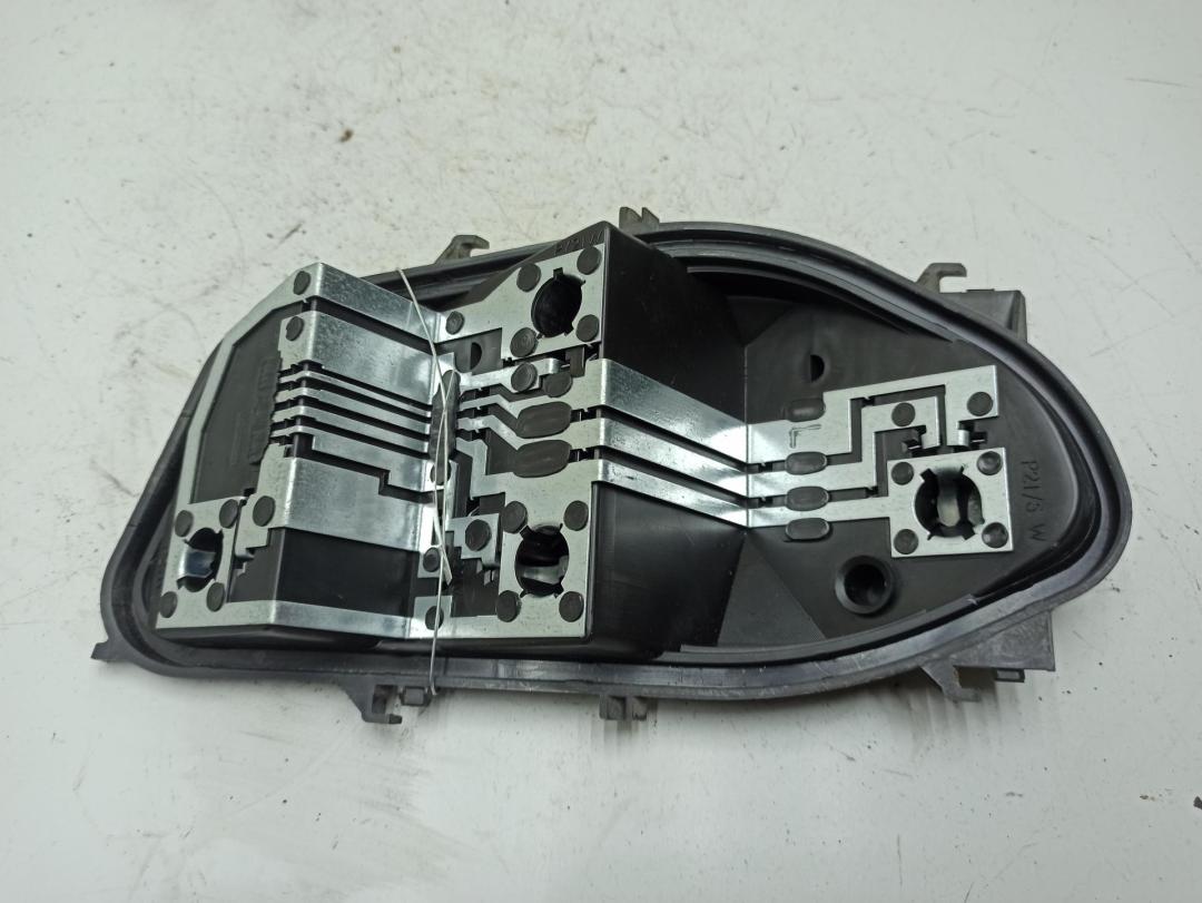 панель заднего левого фонаря Renault Clio III 2005, 1.2 л., бензин, МКПП, красный, хетчбэк 3 дв.