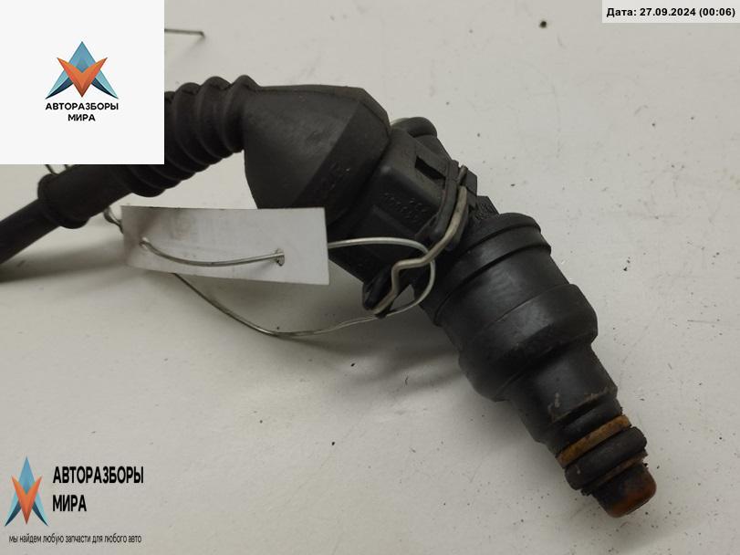 форсунка Audi A4 B5 1996, 1.8 л., бензин, МКПП, красный, седан, 058133551A - фото №1