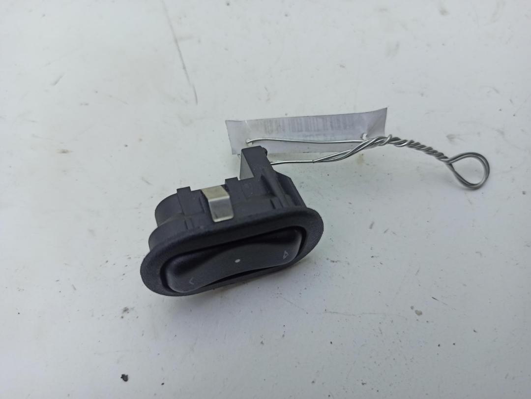 кнопка стеклоподъемника переднего правого Opel Astra G 1999, 1.6 л., бензин, МКПП, серый, хетчбэк 5 дв., 90561388